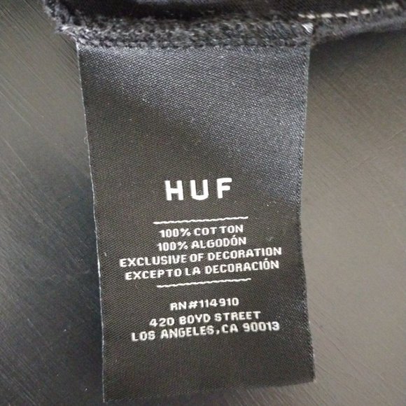 Huf black T-shirt with H on front and logo around neckline Sz L - Picture 6 of 7